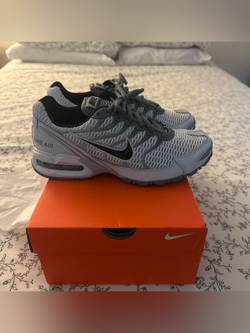 Women’s  Gray/Black Air Max-Style Athletic Shoes open to any offers. - Picture 3 of 9
